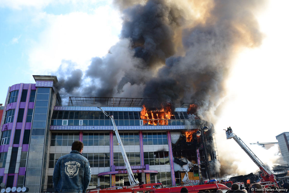 Пожежа в торговельному центрі в Баку. Фото: trend.az