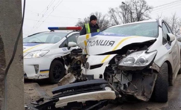 В Киеве разбилась полицейская Toyota, есть пострадавшие