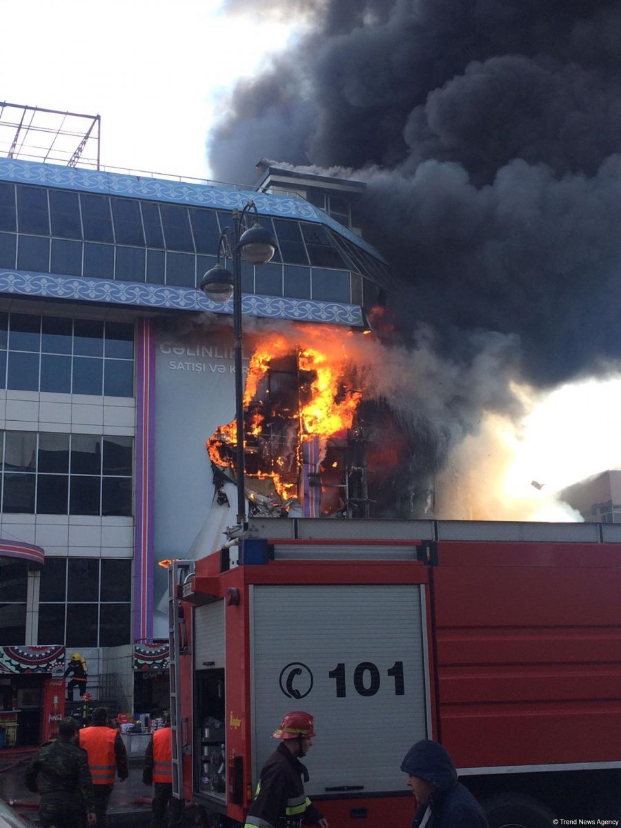 ТРЦ в Баку сгорел дотла, пострадали 10 человек