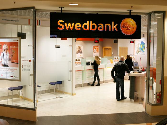 Шведські правоохоронці обшукали банк, у якому міг відмивати гроші Віктор Янукович. Фото: BB.lv