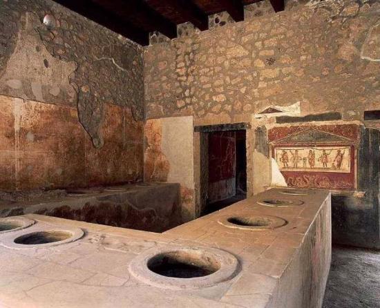 Древнеримский фаст-фуд: в Помпеях обнаружили 2000-летнюю фреску с изображением заведения быстрого питания