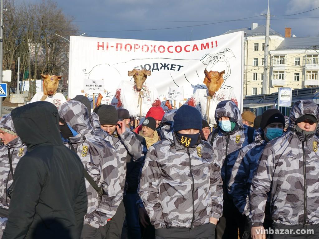 Сутички “Нацдружин” з поліцією: що відбувалося під час візиту Порошенка до Вінниці
