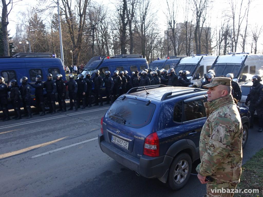 Сутички “Нацдружин” з поліцією: що відбувалося під час візиту Порошенка до Вінниці