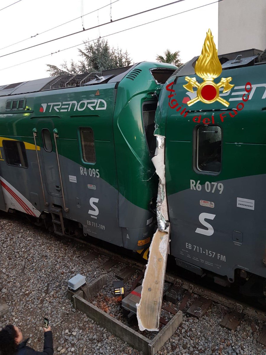 Зіткнення двох пасажирських поїздів в Італії