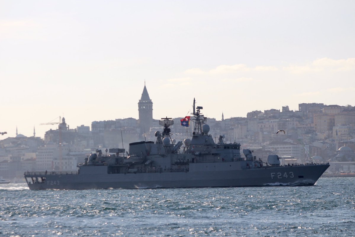 Три кораблі НАТО пройшли через Босфор в акваторію Чорного моря