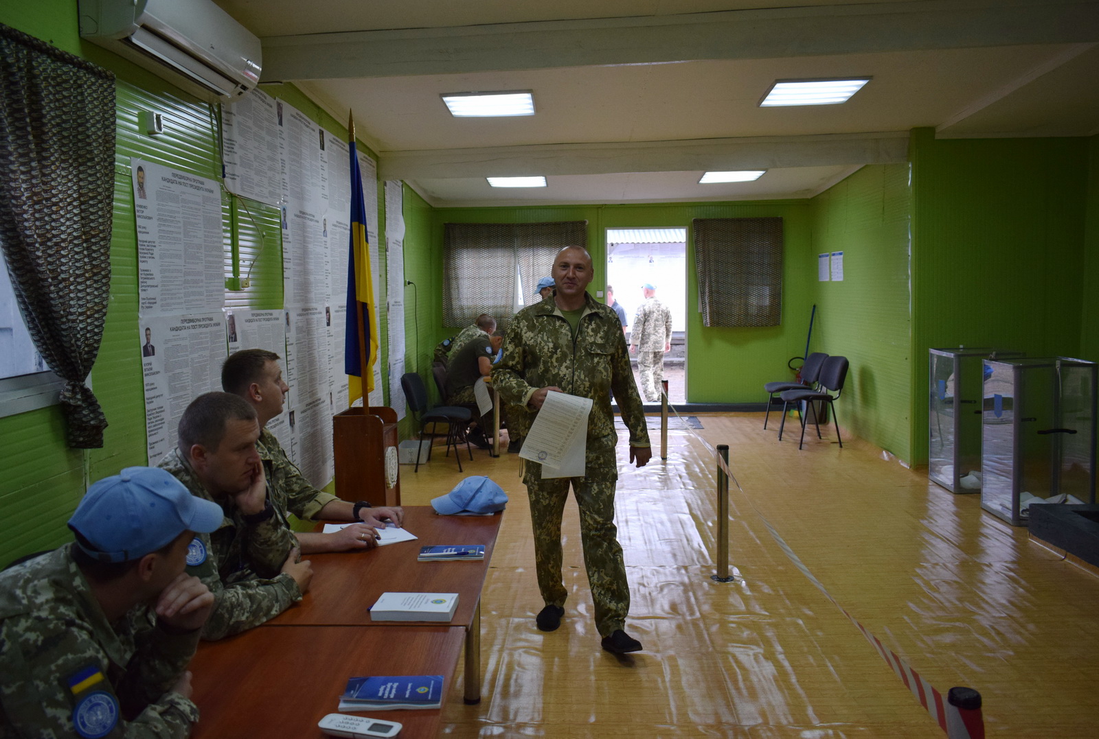 Як голосують українські військові. Фото: mil.gov.ua