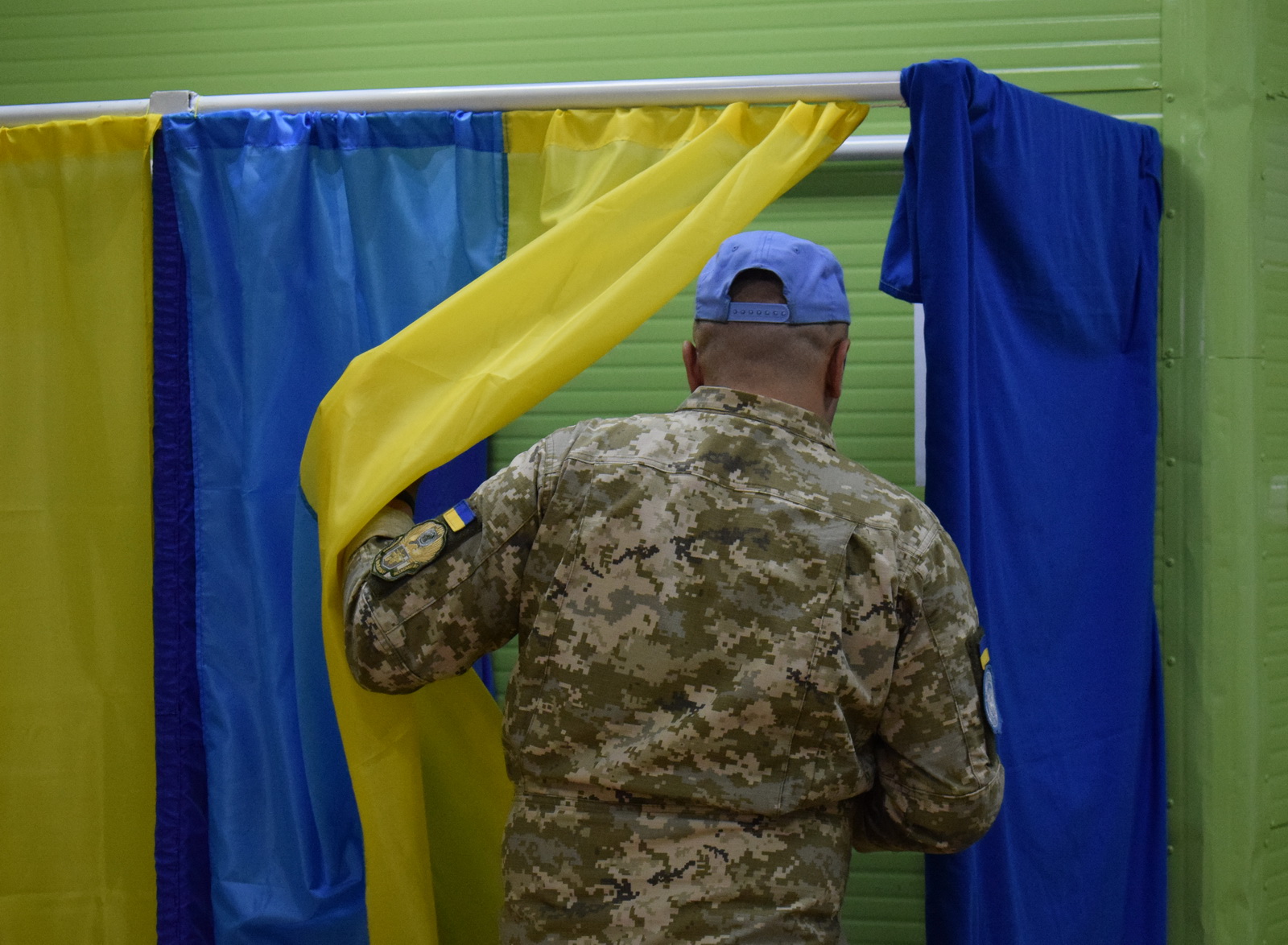 Как голосуют украинские военные на Донбассе и за рубежом. Фото: mil.gov.ua