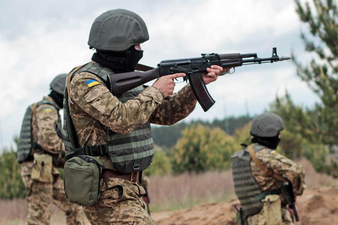 Як голосують українські військові на Донбасі та за кордоном. Фото: ТВ Центр