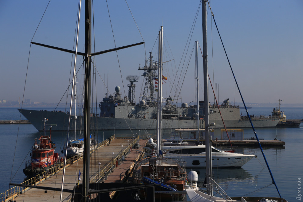 Испанский фрегат "Санта Мария" в Одессе. Фото: Думская