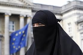 Заборону носити мусульманський одяг в громадських місцях запровадили в Нідерландах з 1 серпня