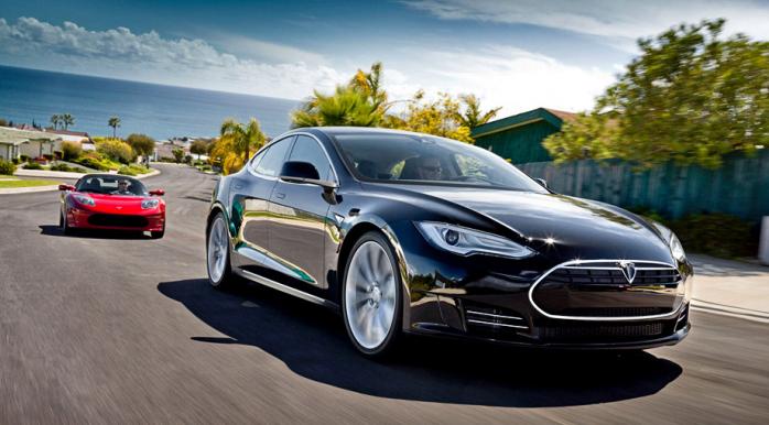 Програмістам вдалося «обдурити» автопілот Tesla і направити авто на зустрічну смугу. Фото: Тесла