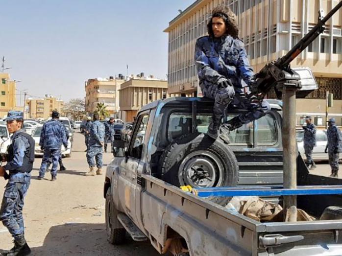 В Ливии самопровозглашенная армия начала наступление на столицу. Фото: yahoo.com