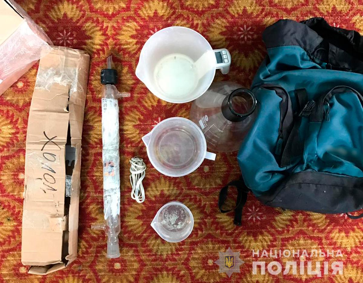 Правоохранители обнаружили лабораторию по изготовлению амфетамина на Буковине. Фото: cv.npu.gov.ua