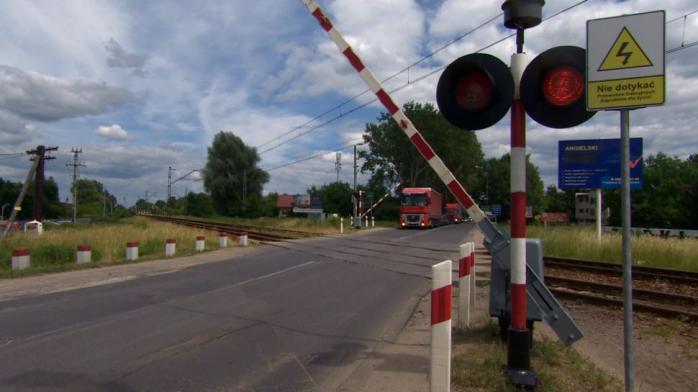 ДТП в Польше: поезд протаранил машину скорой помощи. Фото: TVN24