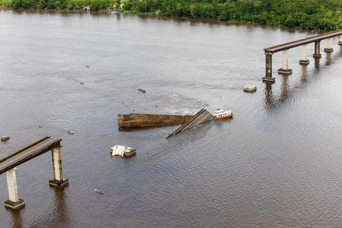 Міст обвалився у Бразилії. Фото: bgdailynews.com