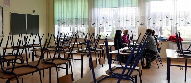 Страйк вчителів у Польщі: не працюють школи, освітяни вимагають підвищення зарплатні на 30% 