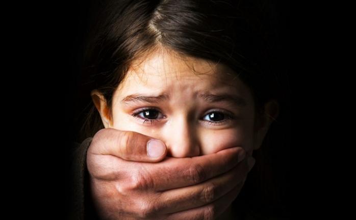 Дівчинку-підлітка зґвалтували і пограбували в електричці. Фото: Novacity