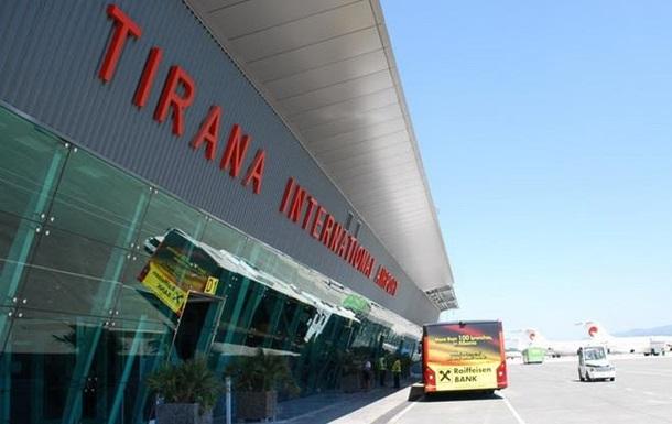 Бандиты устроили перестрелку с полицией в аэропорту Тираны и украли из самолета 2,5 млн евро
