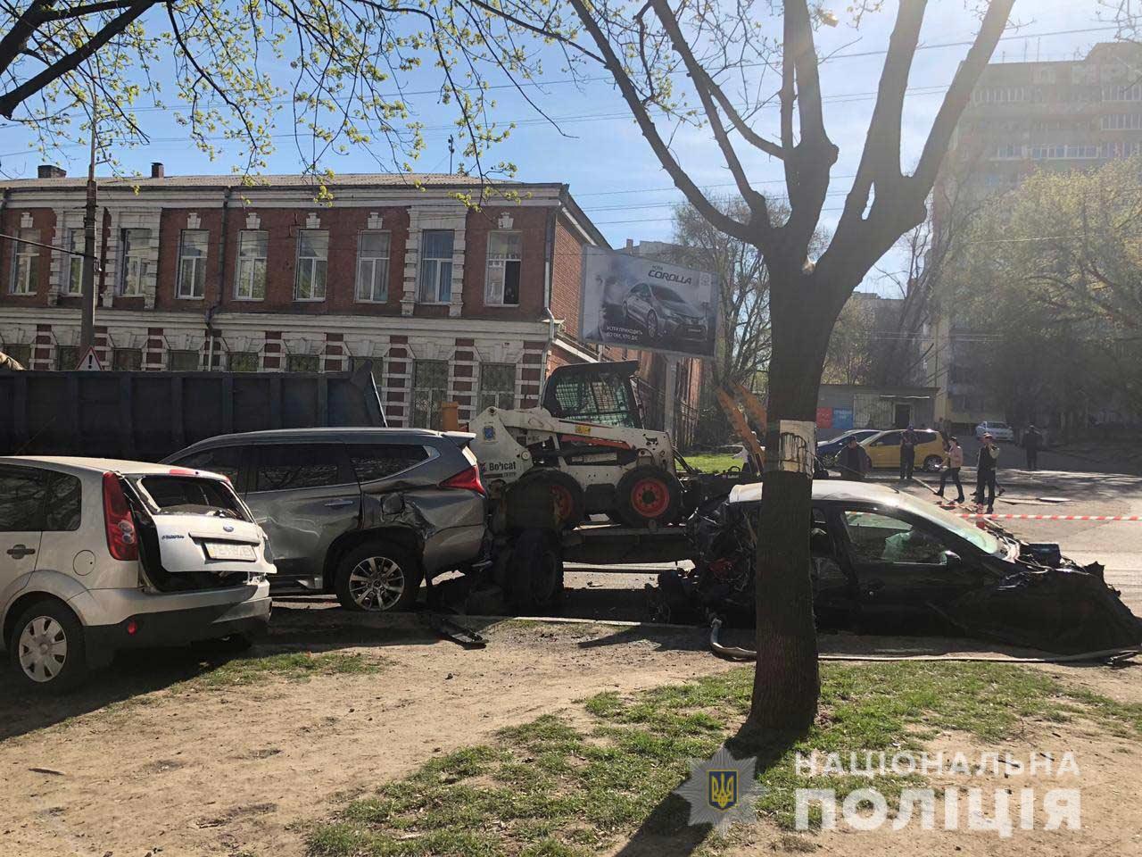 В Днепре КрАЗ протаранил 12 авто. Фото: Нацполиция