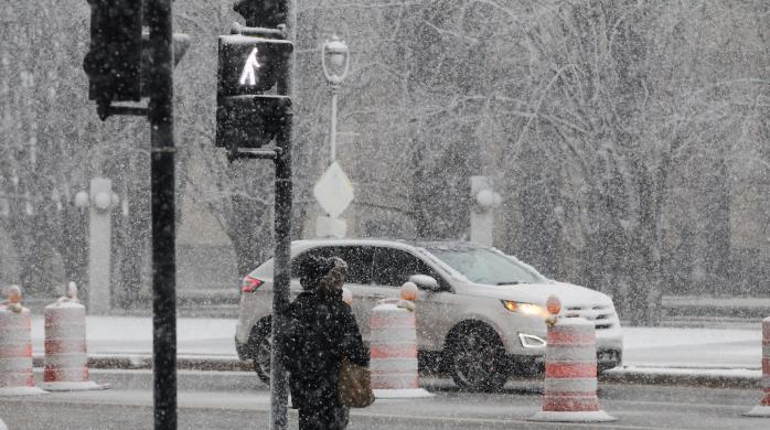 Зимовий шторм знеструмив тисячі будинків у США, у Міннесоті випав помаранчевий сніг 