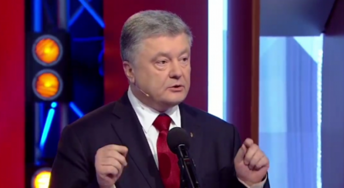 Порошенко приїхав на ефір, щоб запросити Зеленського на дебати. Фото: Youtube