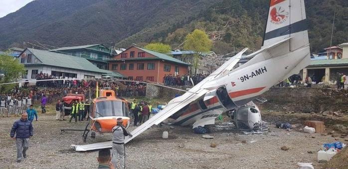 Самолет столкнулся с вертолетом: погибли два человека, есть раненые. Фото: twitter/Nepal_ko_banda