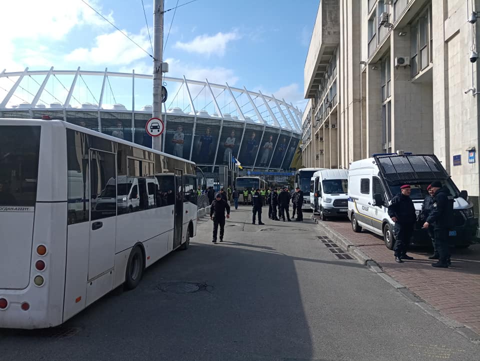 Дебаты Порошенко со стадионом, фото — Фейсбук Евгений Плинский
