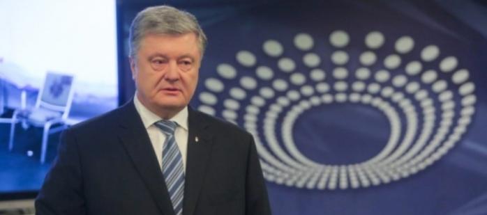 Чинний президент України та кандидат на виборах 2019 року Петро Порошенко прибув на НСК "Олімпійський". Він дебатує з експертами та журналістами у прес-залі НСК «Олімпійський»