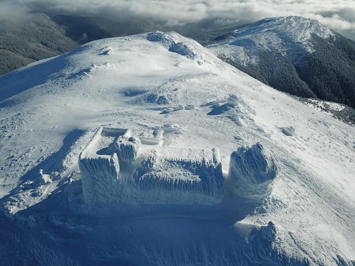Гору Піп Іван засипало снігом. Фото: Репортер