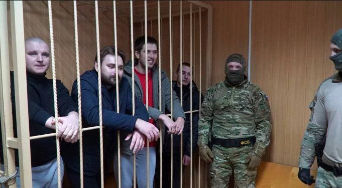 ФСБ продовжила слідство у справі полонених українських моряків на три місяці, фото — Громадське