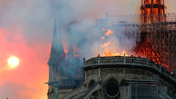 Пожежа в Нотр-Дам де Парі. Фото: Le Figaro