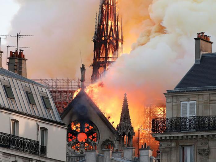 Пожежа в Соборі Паризької Богоматері. Фото: gazeta.ru