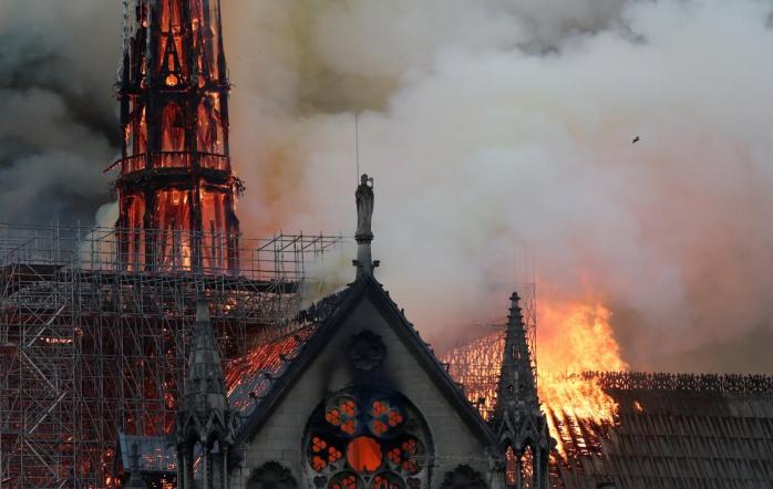 Пожежа в Нотр-Дамі: чому загорівся собор — перша версія криміналістів. Фото: REUTERS
