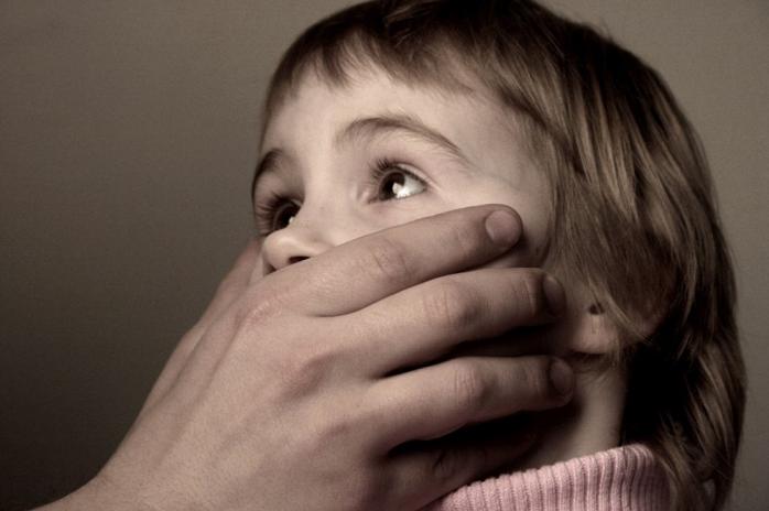 В Житомирской области мужчина изнасиловал 3-летнего ребенка. Фото: Эхо Казахстана