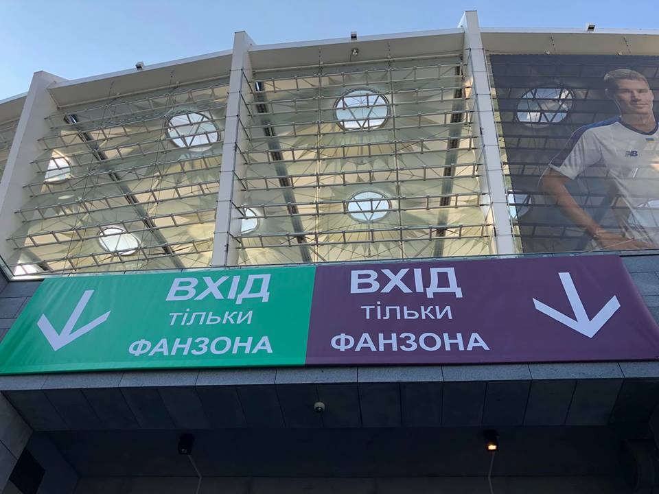 Силовики прибули на «Олімпійський». Фото: Artem Shevchenko у Facebook