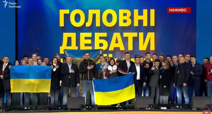 Зеленський та Порошенко стали на коліна перед воїнами та українцями 