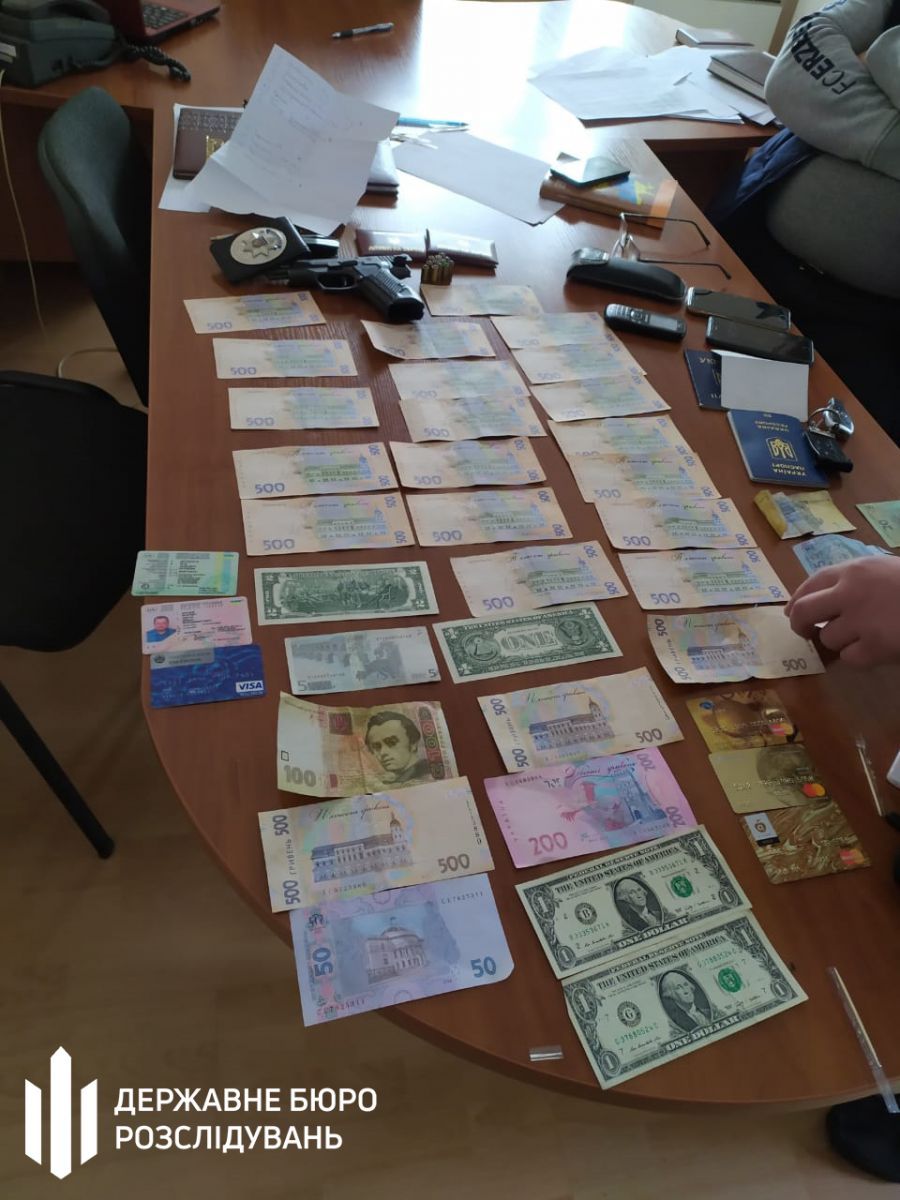 Полиция требовала 40 тыс. грн у предпринимателя. Фото: ГБР