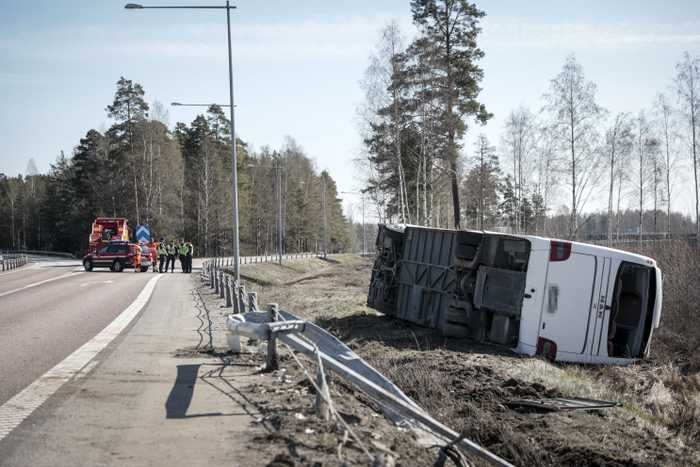 Автобус з туристами перекинувся в Швеції. Фото: aftonbladet.se