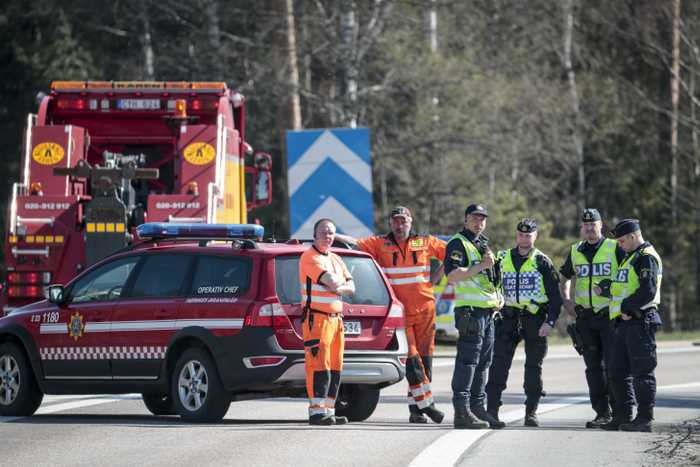Автобус с туристами перевернулся в Швеции. Фото: aftonbladet.se