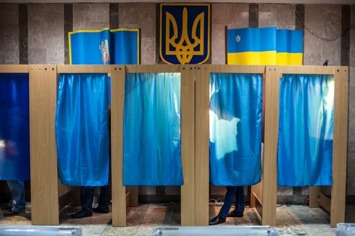 Украинцы Варшавы и Кракова образовали огромные очереди на избирательных участках / Фото: http://Vfokuse.org