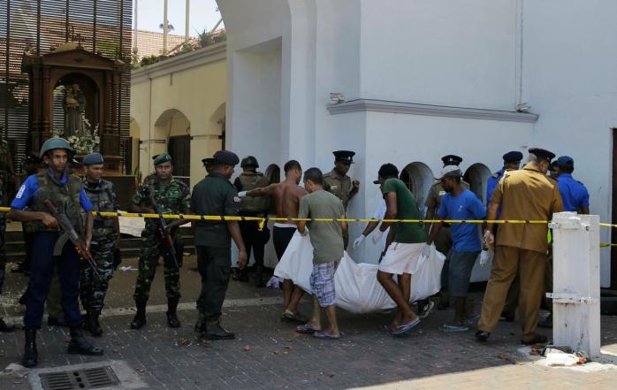 Теракт в Шри-Ланке: прогремели еще два взрыва, погибли более 180 человек, объявлен комендантский час. Фото: Reuters