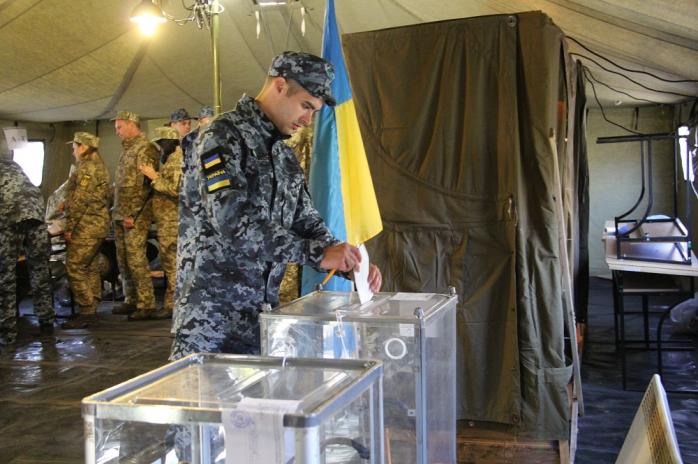 Избирательные участки для военных открыли в госпитале и у передовых позиций. Фото: Міноборони