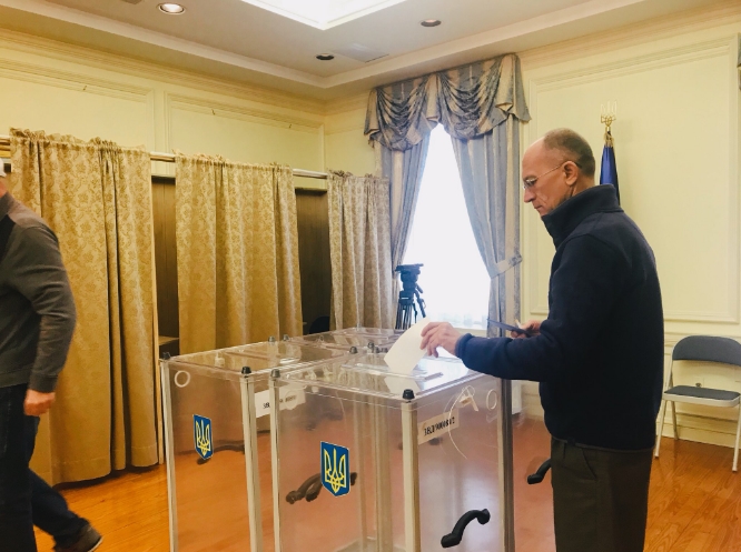 В США открылся избирательный участок. Фото: twitter.com/UKRintheUSA