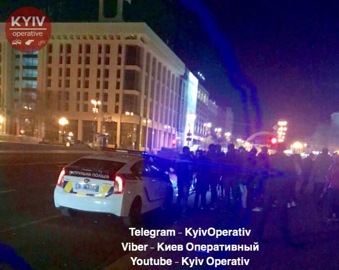 ДТП на Майдане: в центре Киева угнали авто патрульных и сбили им женщину-полицейского