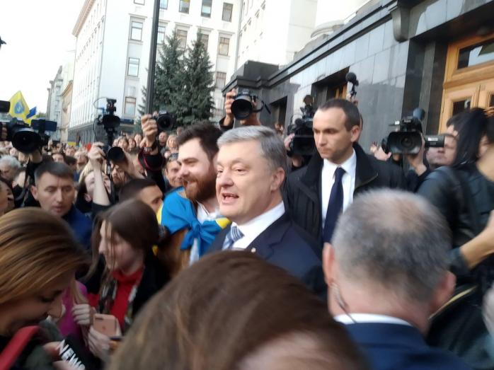 Порошенко отреагировал на поддержку после поражения от Зеленского, фото — Твиттер П.Порошенко