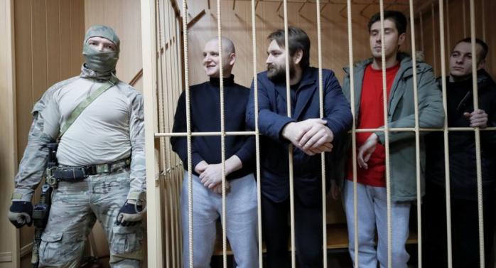 Пленным украинским морякам разрешили позвонить домой. Фото: NewsOne