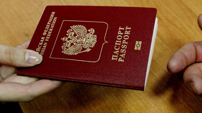 Россия упрощает выдачу российских паспортов жителям ОРДЛО, фото: Life.ru