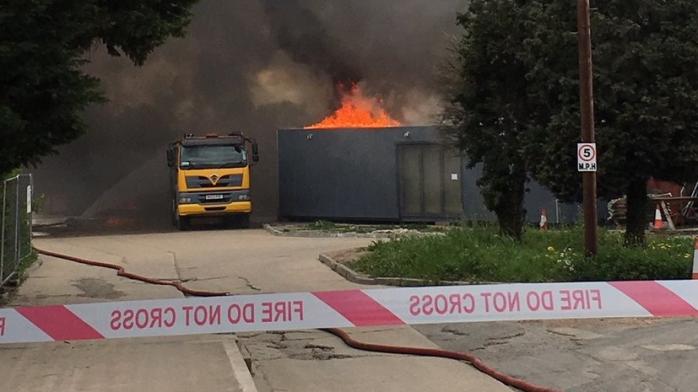 Велика пожежа у Британії спалахнула біля аеропорту «Хітроу». Фото: Яндекс.Новости