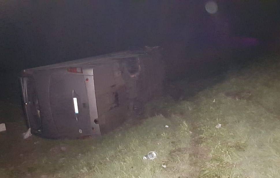Автобус перевернулся в результате столкновения с грузовиком, фото: УМВД РФ по Орловской области