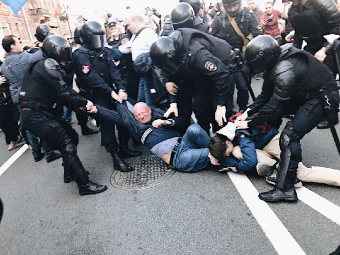 В РФ на мітингах затримали понад 120 осіб. Фото: Апостроф
